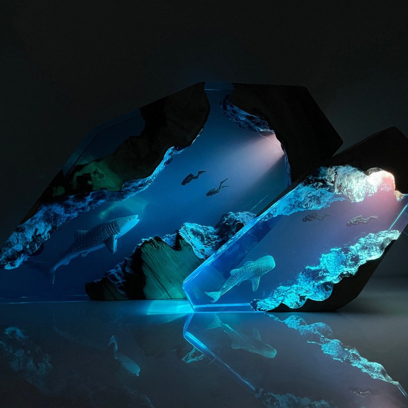 Resin Art Decoration Items - Miniature Whale Shark Diver Resin Lamp