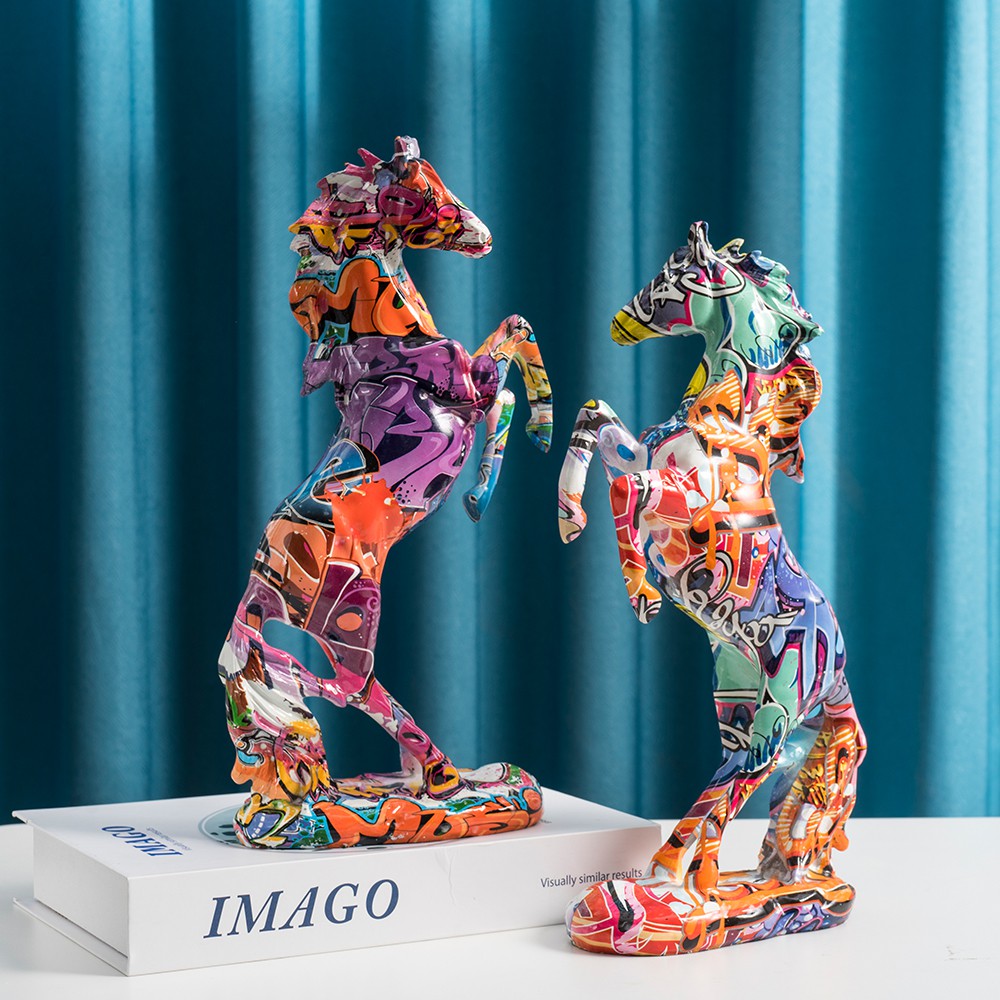 Horse statue graffiti, popular - Resin Art Decoration Items 评论和价格