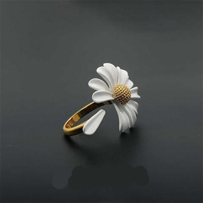 2021 New Spring White Enamel D - Resin Art Ring 评论和价格