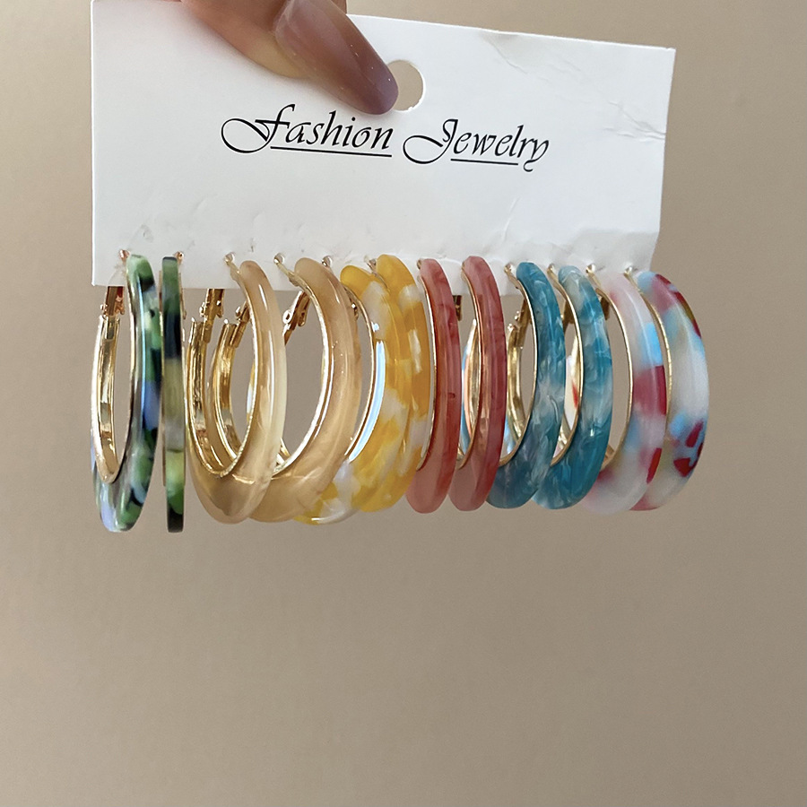 Fashion Big Circle Acrylic Ear - Resin Art Ring 评论和价格